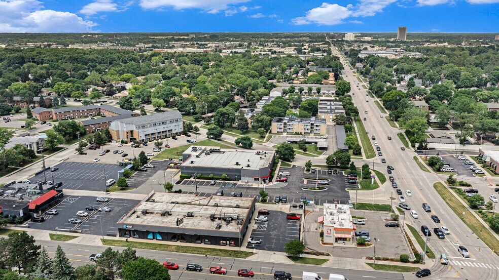 More Photos Of 1800 W 14 Mile Rd, Royal Oak Freestanding For Lease