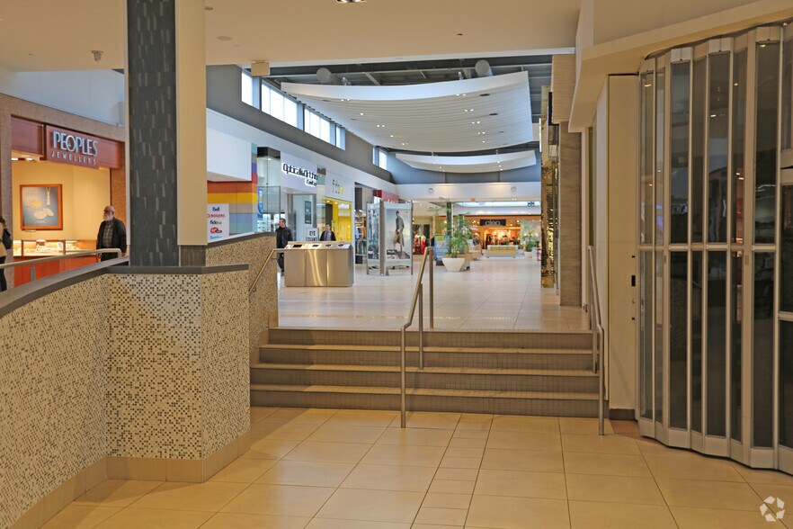 More Photos Of 221 Glendale Ave, St Catharines Freestanding For Lease