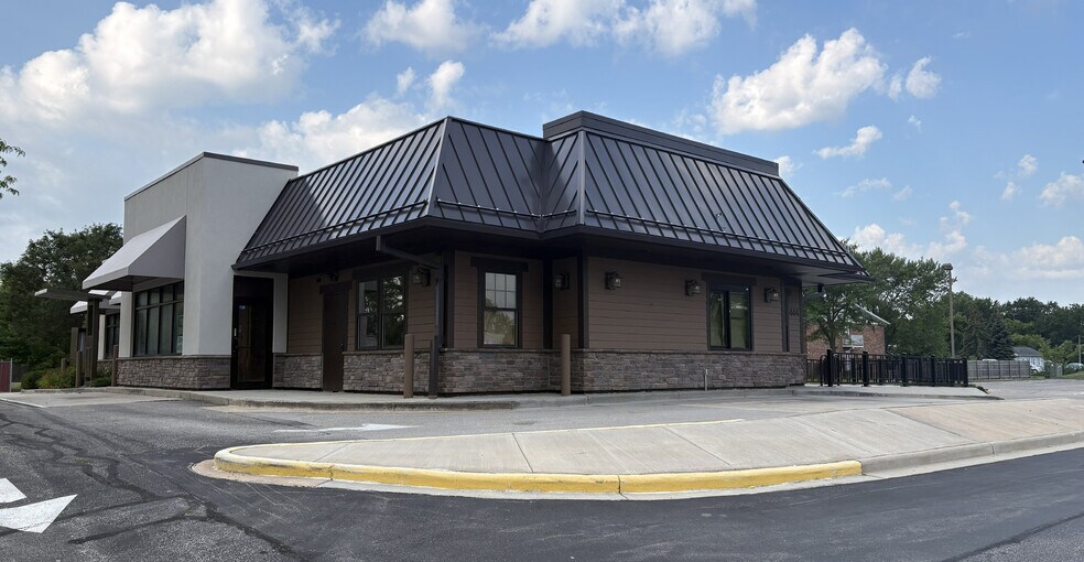 Primary Photo Of 444 W Johnson St, Fond Du Lac Restaurant For Lease