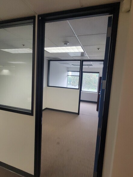 More Photos Of 417 E Huntington Dr, Monrovia Research And Development For Lease