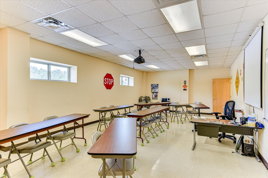 More Photos Of 1950 International Ct, Grovetown Office For Sale