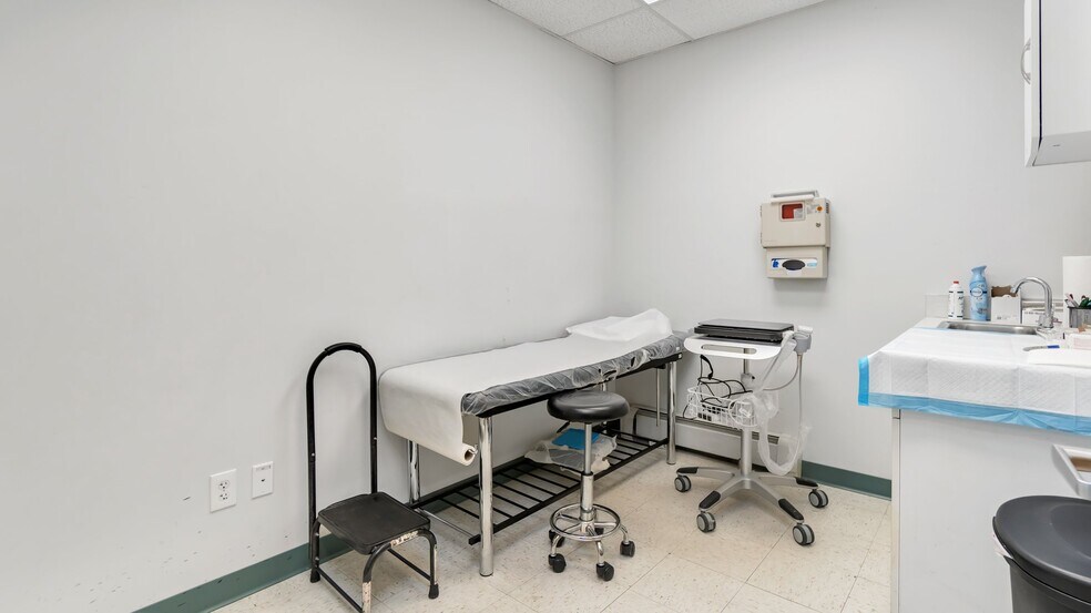 More Photos Of 2385 Arthur Ave, Bronx Storefront Retail Office For Lease