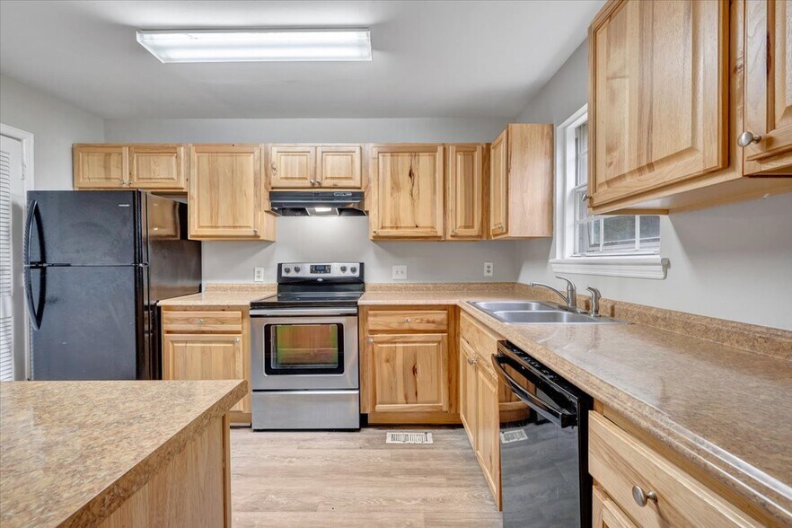 More Photos Of 1702 Elbert Dr, Roanoke Apartments For Sale