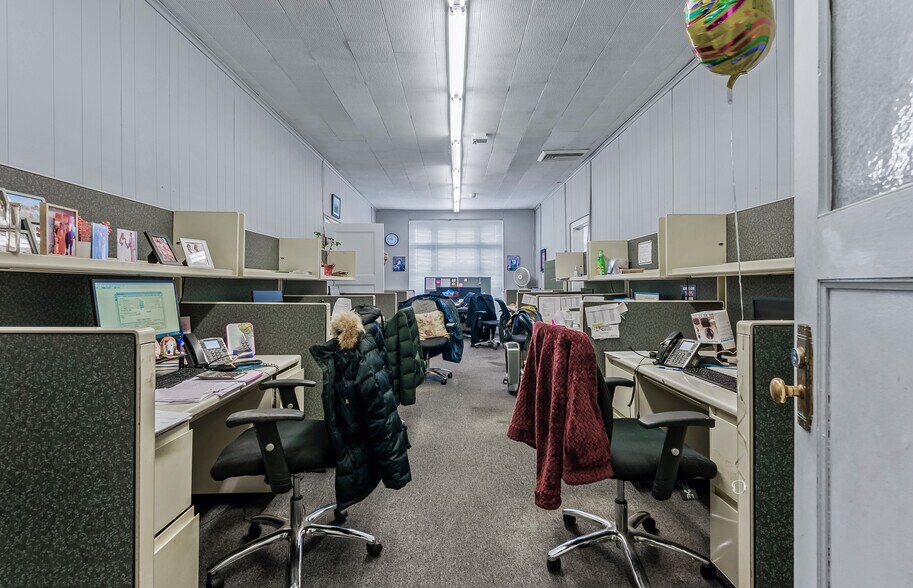 More Photos Of 166-170 Jericho Tpke, Floral Park Loft Creative Space For Lease