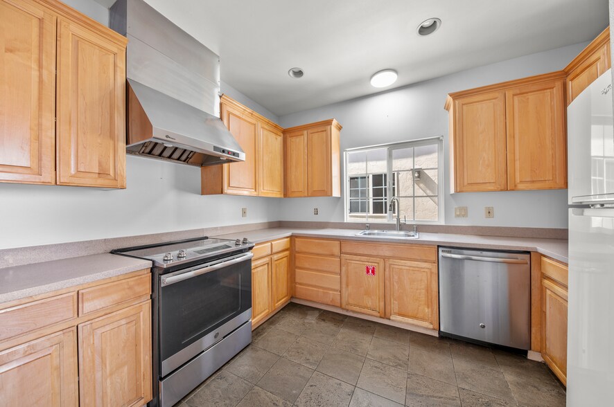 More Photos Of 568-586 Glenwood Ave, Menlo Park Apartments For Sale