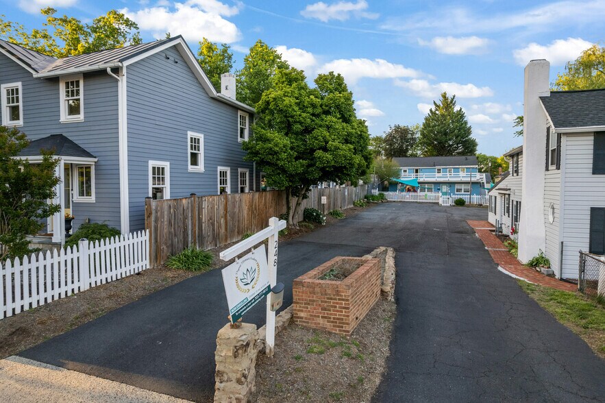 More Photos Of 248 Loudoun St SW, Leesburg Daycare Center For Lease