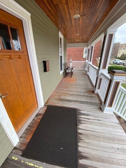 More Photos Of 5 S 6th Ave, La Grange Office For Sale