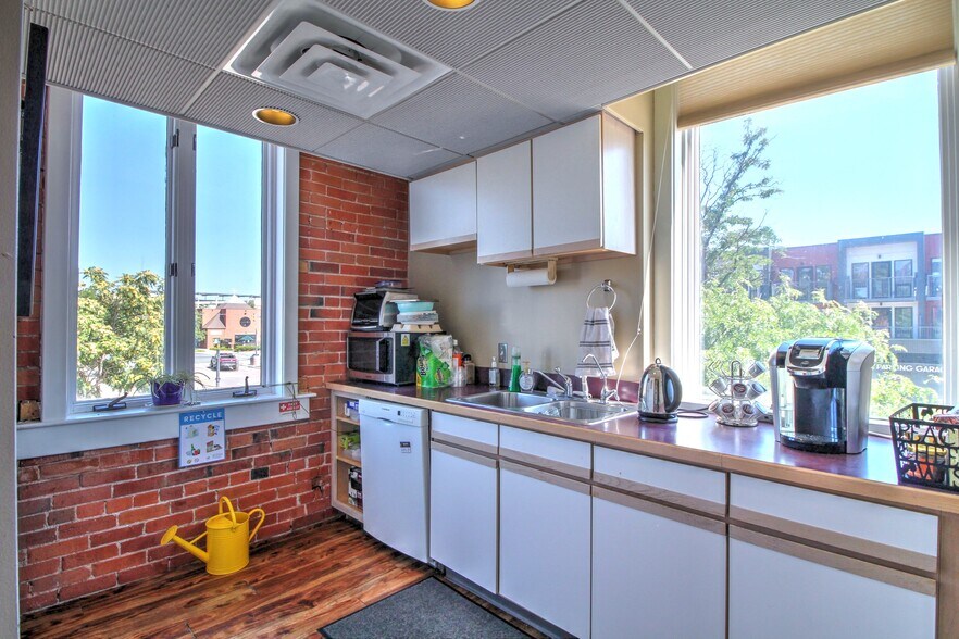 More Photos Of 1735-1737 15th St, Boulder Office For Sale