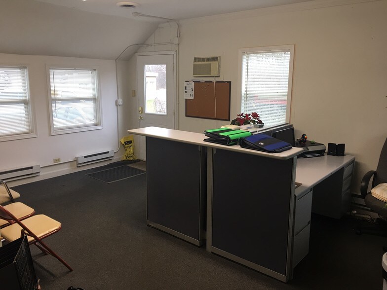 More Photos Of 25975-25980 N Diamond Lake Rd, Mundelein Medical For Lease