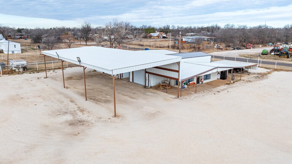 More Photos Of 711 S 3rd Ave, Munday Warehouse For Sale