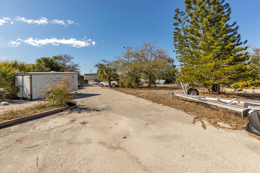 More Photos Of 6735 14th St, Bradenton Auto Repair For Sale