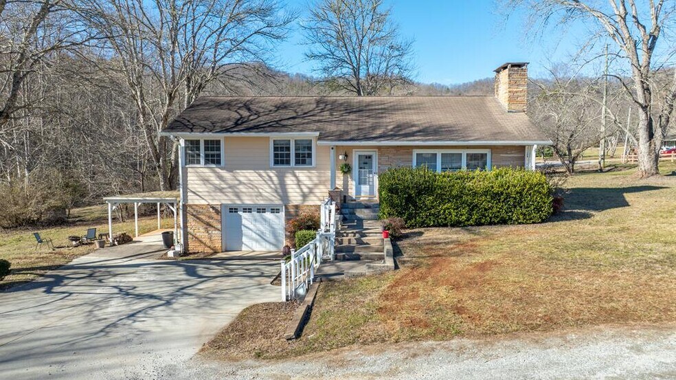 More Photos Of 520 Baird Cove Rd, Franklin Multifamily For Sale