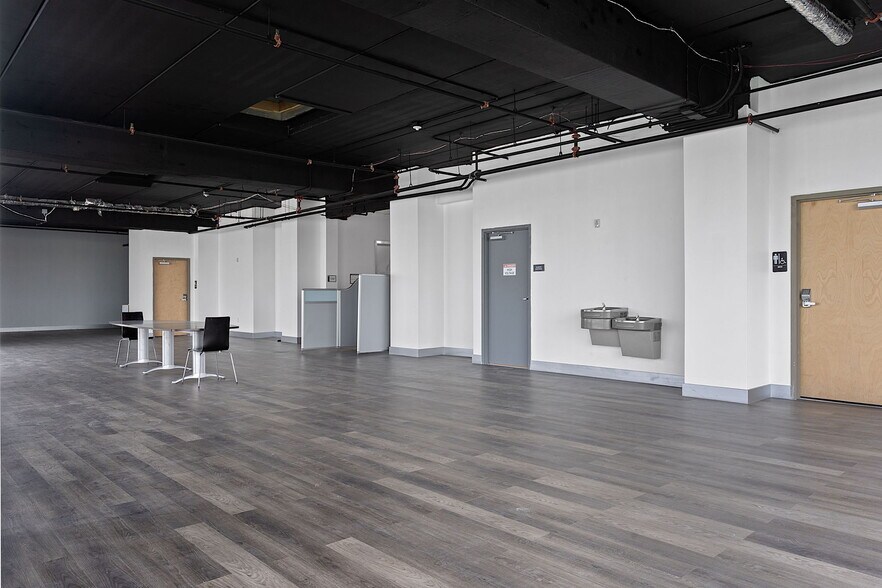 More Photos Of 10450 NW 33rd St, Doral Office For Sale
