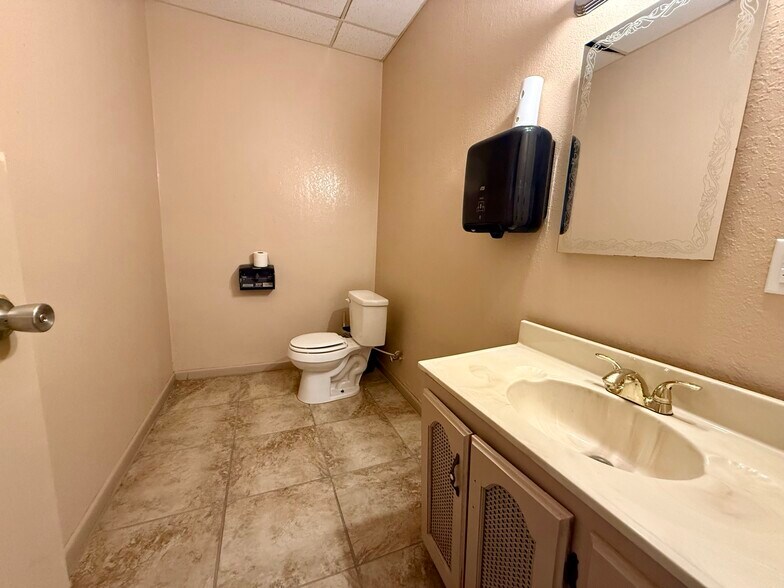 More Photos Of 2105 Maurice Rd, Odessa Warehouse For Sale