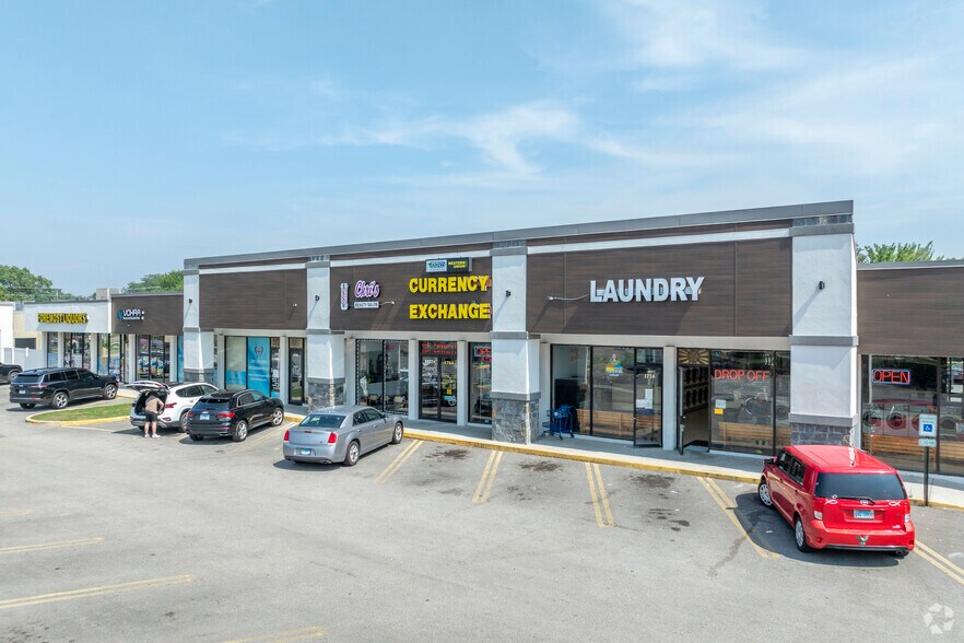 More Photos Of 1736-1790 W Algonquin Rd, Arlington Heights Storefront For Lease