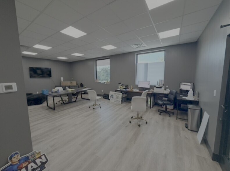 More Photos Of 535 N Broadway, Lebanon Storefront Retail Office For Lease
