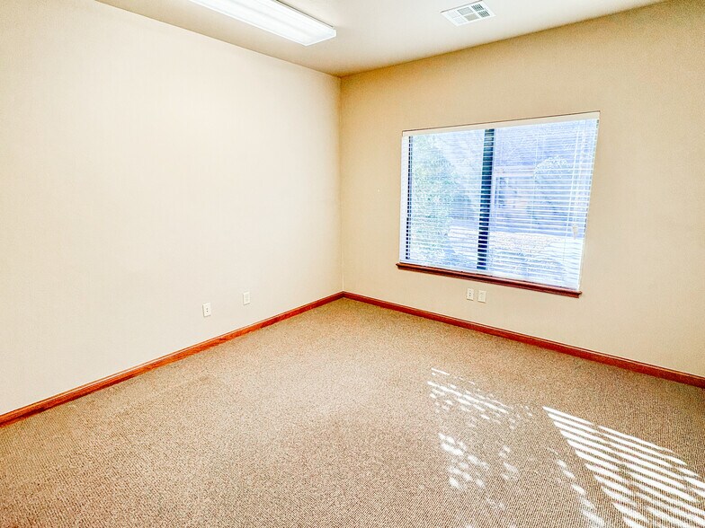 More Photos Of 3839 S Boulevard Ave, Edmond Medical For Sale