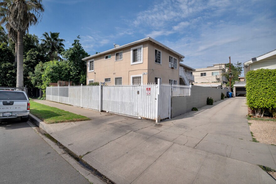 More Photos Of 13617 Leadwell St, Van Nuys Apartments For Sale