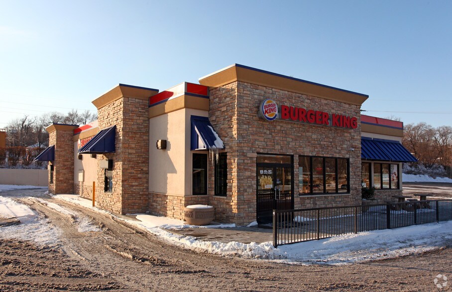 More Photos Of 4460 Dodge St, Omaha Fast Food For Lease