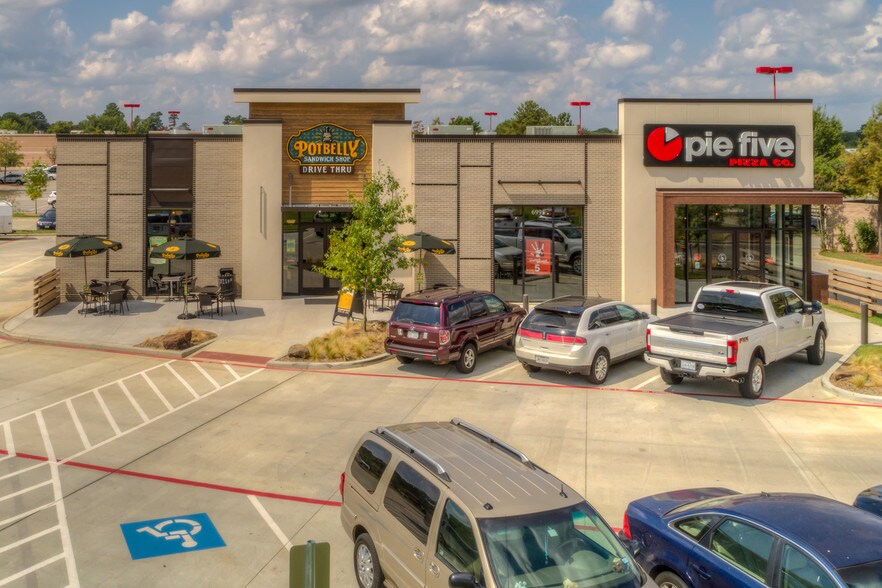 More Photos Of 6995 S Broadway Ave, Tyler Restaurant For Lease