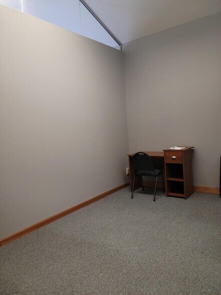 More Photos Of 1207 55th St, Kenosha Office For Lease