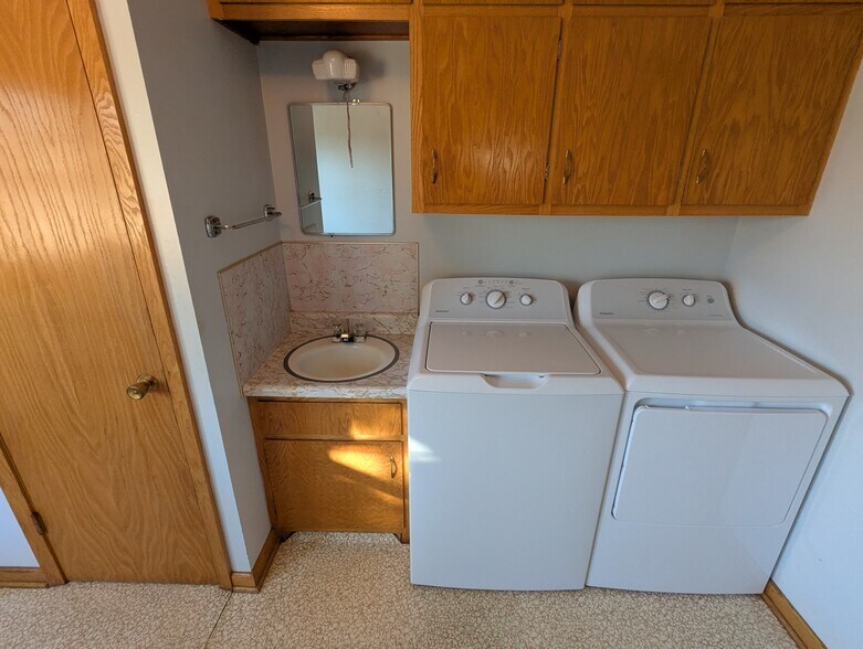 More Photos Of 340 Elm St E, Canova Sports And Entertainment For Sale