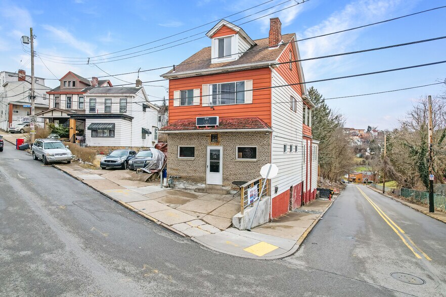 More Photos Of 2100 Spring St, Pittsburgh Bar For Sale