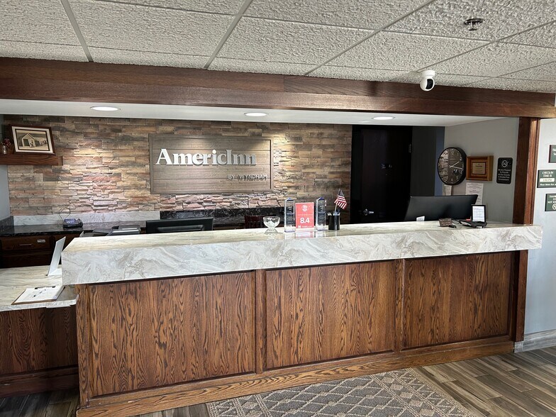 More Photos Of 222 W 2nd St, Ottumwa Hotel For Sale