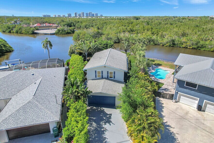 More Photos Of 193 Cocohatchee St, Naples Specialty For Sale