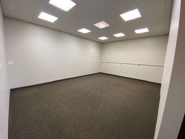 More Photos Of 6880 River Rd, Hodgkins Distribution For Lease