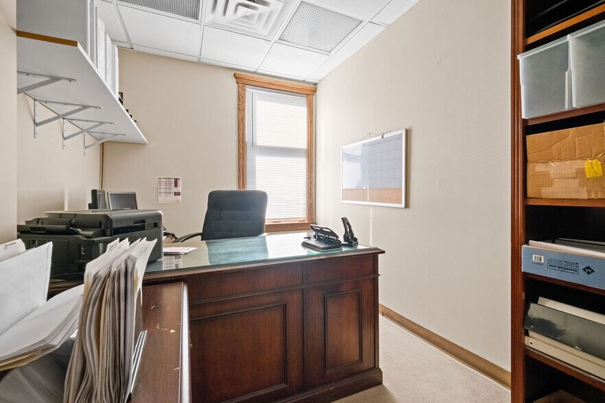 More Photos Of 1337 Virginia St, Charleston Office For Sale