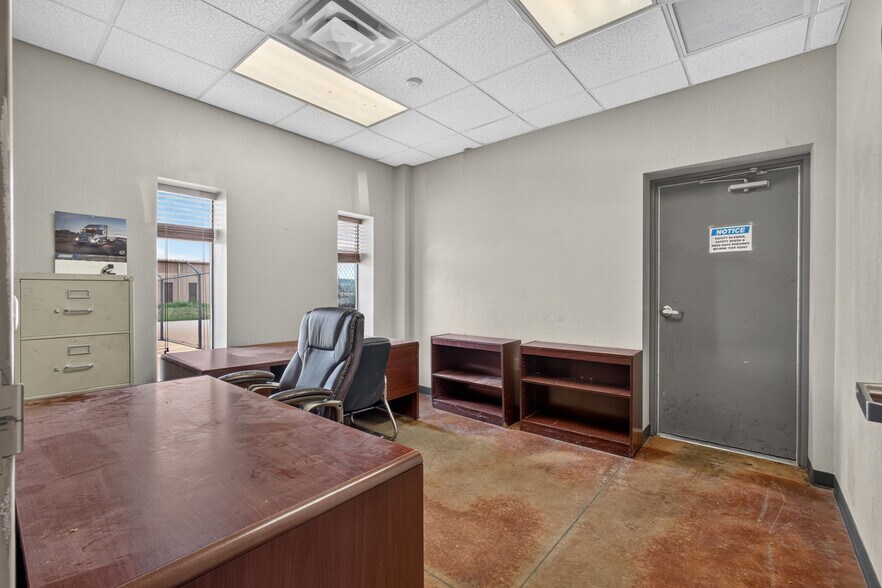 More Photos Of 906 S Eastern Ave, Elk City Warehouse For Sale