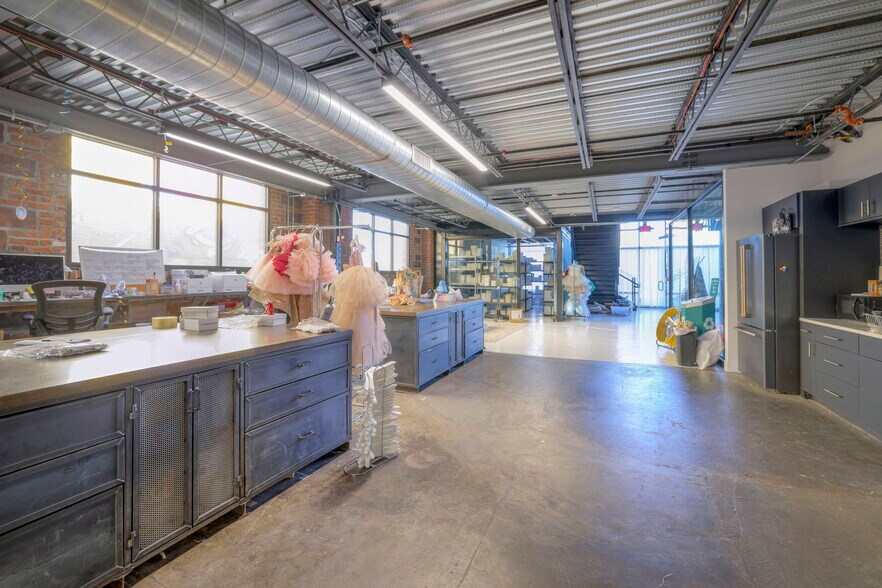 More Photos Of 1604 Locust St, Kansas City Office For Lease