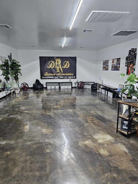 More Photos Of 4312 Saint Goar St, Dickinson General Retail For Sale