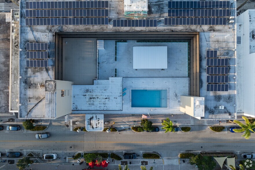 More Photos Of 1925 Harrison St, Hollywood Hotel For Lease