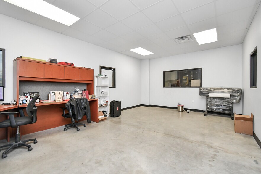 More Photos Of 12506 Taylor Rd, Houston Warehouse For Sale