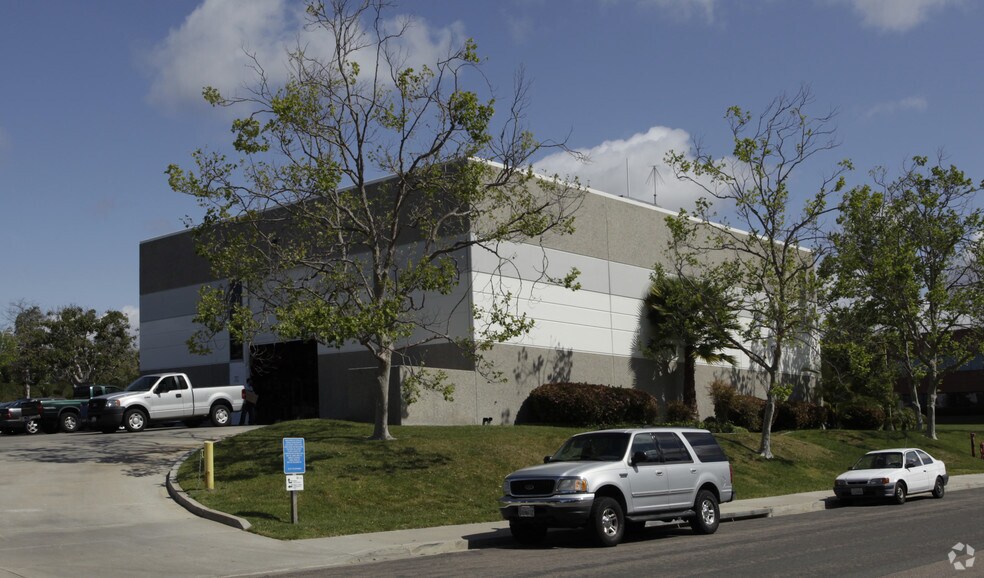 More Photos Of 9670 Waples St, San Diego Warehouse For Lease