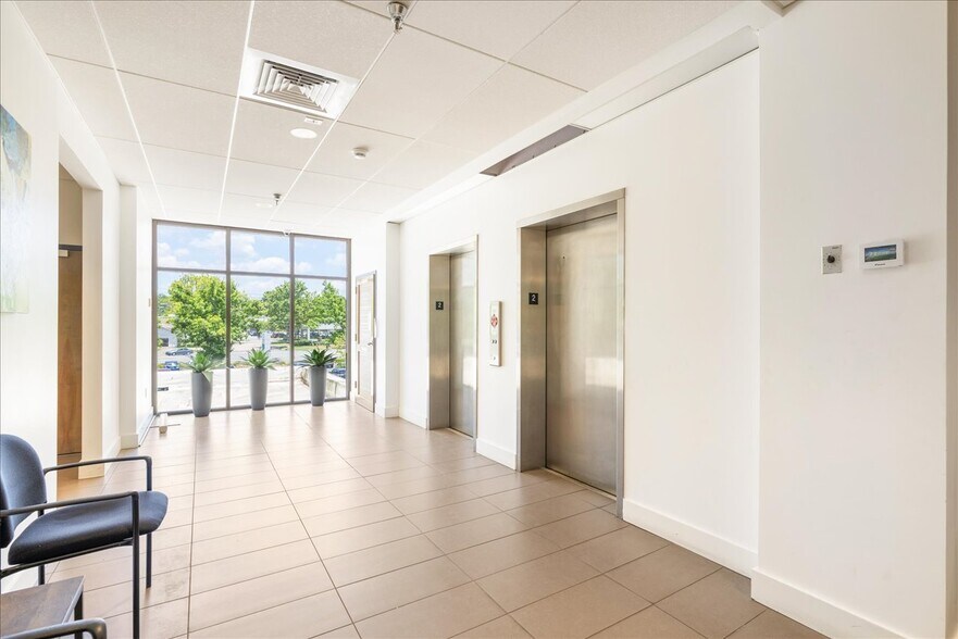 More Photos Of 2160 Capital Cir NE, Tallahassee Medical For Lease