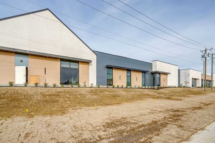 More Photos Of 9555 Harmon Rd, Fort Worth General Retail For Sale