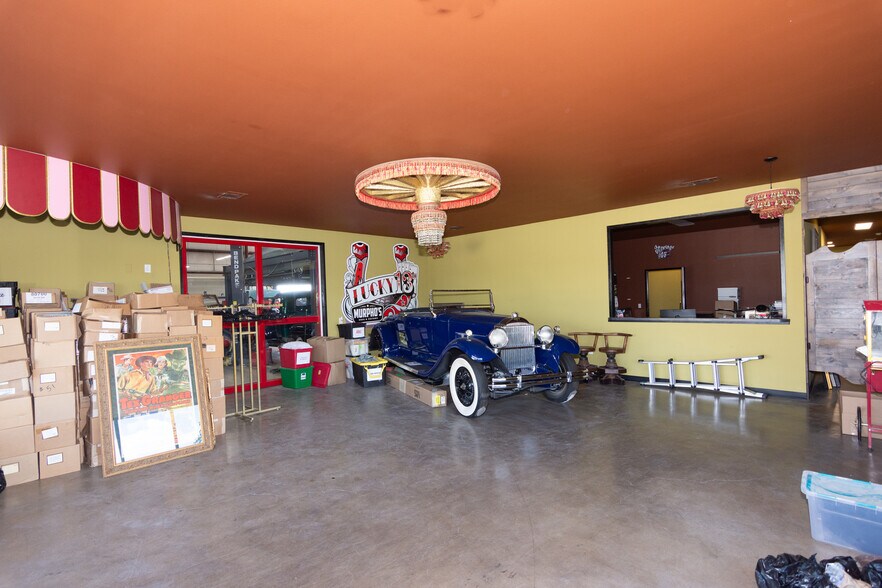 More Photos Of 1131 S Loop 4, Buda Warehouse For Lease