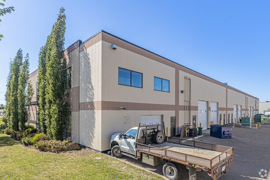 More Photos Of 13103-13127 156th St, Edmonton Warehouse For Sale