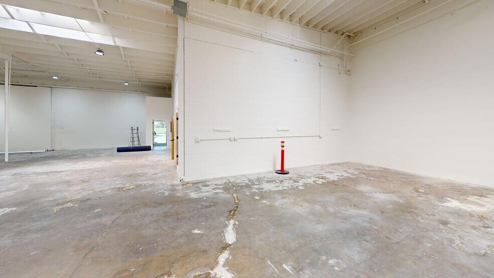 More Photos Of 2828 E 14th St, Long Beach Service For Lease