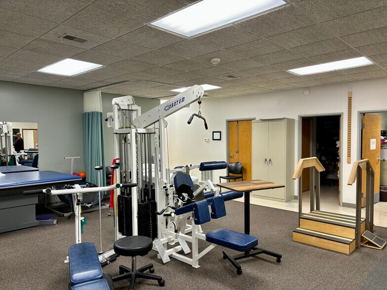 More Photos Of 825 New York Dr, Vandalia Storefront Retail Office For Sale