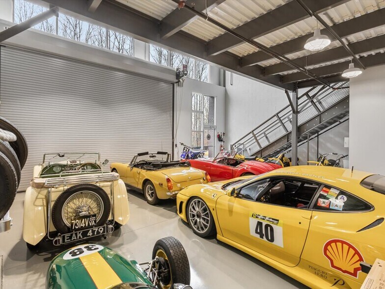 More Photos Of 6701 Dominion Garages Ave, Woodford Specialty For Sale