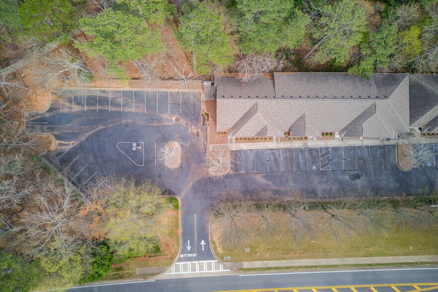 More Photos Of 10425 Old Alabama Connector Rd, Alpharetta Office For Lease