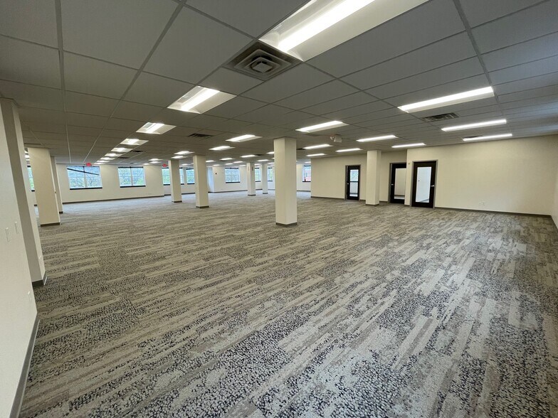 More Photos Of 21111 Chagrin Blvd, Beachwood Office For Lease