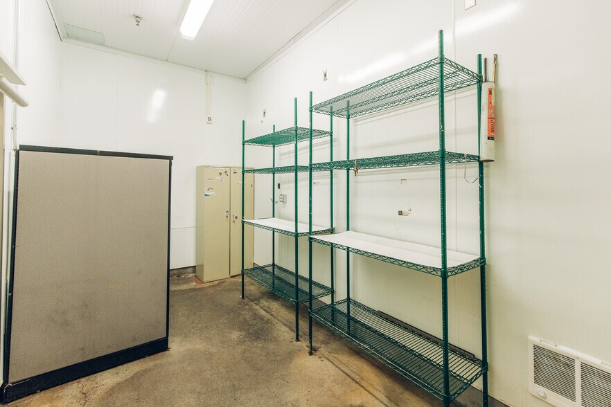 More Photos Of 2331 NW 23rd Ave, Portland Warehouse For Sale