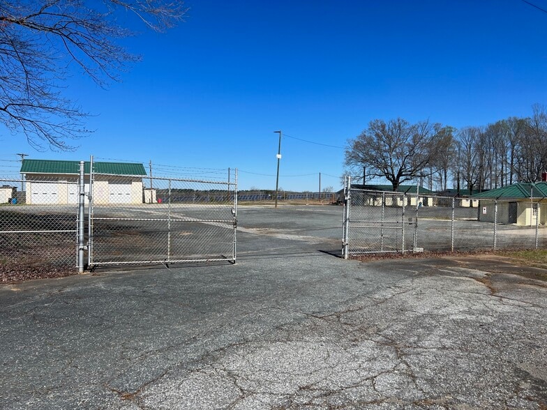 More Photos Of 1625 N US Highway 29, Salisbury Flex For Sale