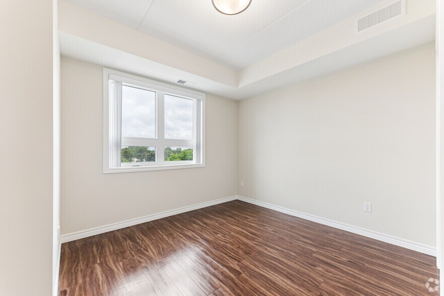 More Photos Of 550 Park Av W, Chatham Apartments For Sale