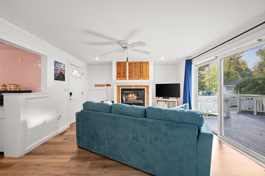 More Photos Of 231 E Buffalo St, New Buffalo Hotel For Sale